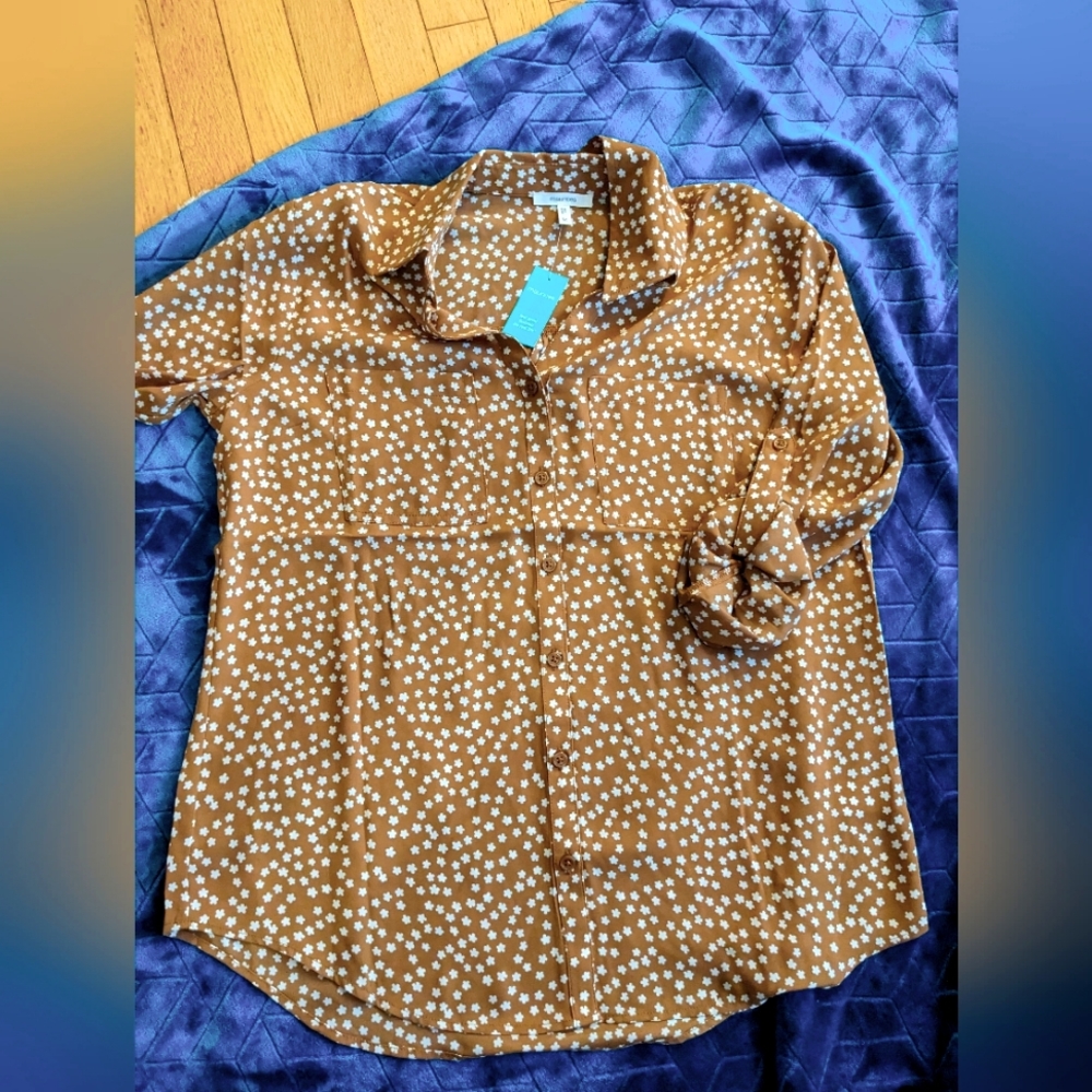 NWT Tan and white floral blouse - Maurice's M